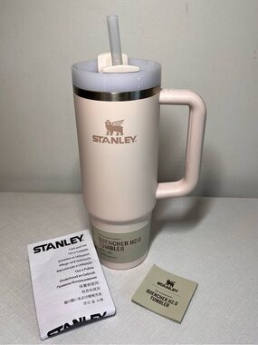 Stanley Pink Quencher H2.0 Tumbler with Handle. 30 oz
New